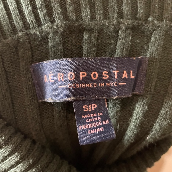 Green Turtleneck 🖤✨ - Picture 2 of 2